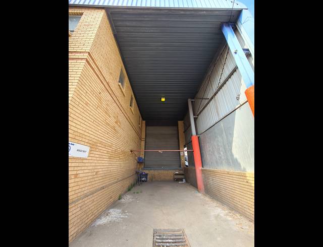 1,417M² WAREHOUSE TO LET IN MEADOWDALE